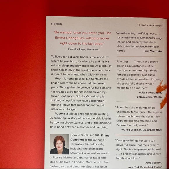 Room A Novel By Emma Donoghue Softcover Book 321 Pages - Picture 6 of 16